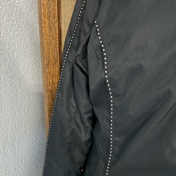 Gorgeous black ski type jacket - Picture 2 of 7
